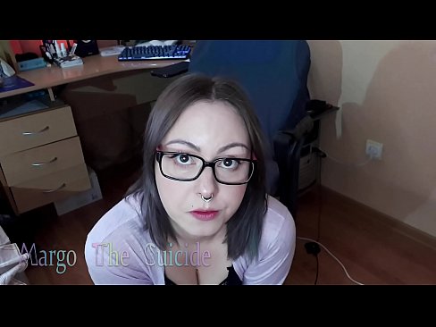 ❤️ Ang Sexy na Babae na may Salamin ay Sumipsip ng Dildo sa Camera ☑ Porno sa amin