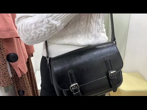 ❤️ Pampublikong masturbesyon ng batang asong si FeralBerry na may dildo sa fitting room ☑ Porno sa amin