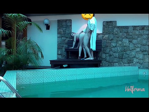 ❤️ Inaanyayahan ni Boss ang kasambahay sa pool, ngunit hindi napigilan ang init ☑ Porno sa amin