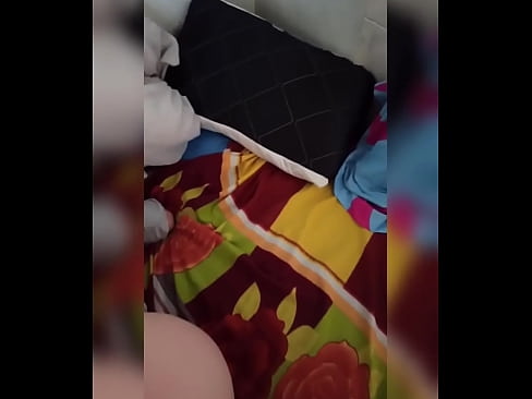 ❤️ Nag-iisa ang kasama ko sa bahay dahil nagbabakasyon ang kanyang asawa at sinasamantala ko ang pagkakataon na sipain siya at punuin ng gatas ang kanyang puwet. ☑ Porno sa amin